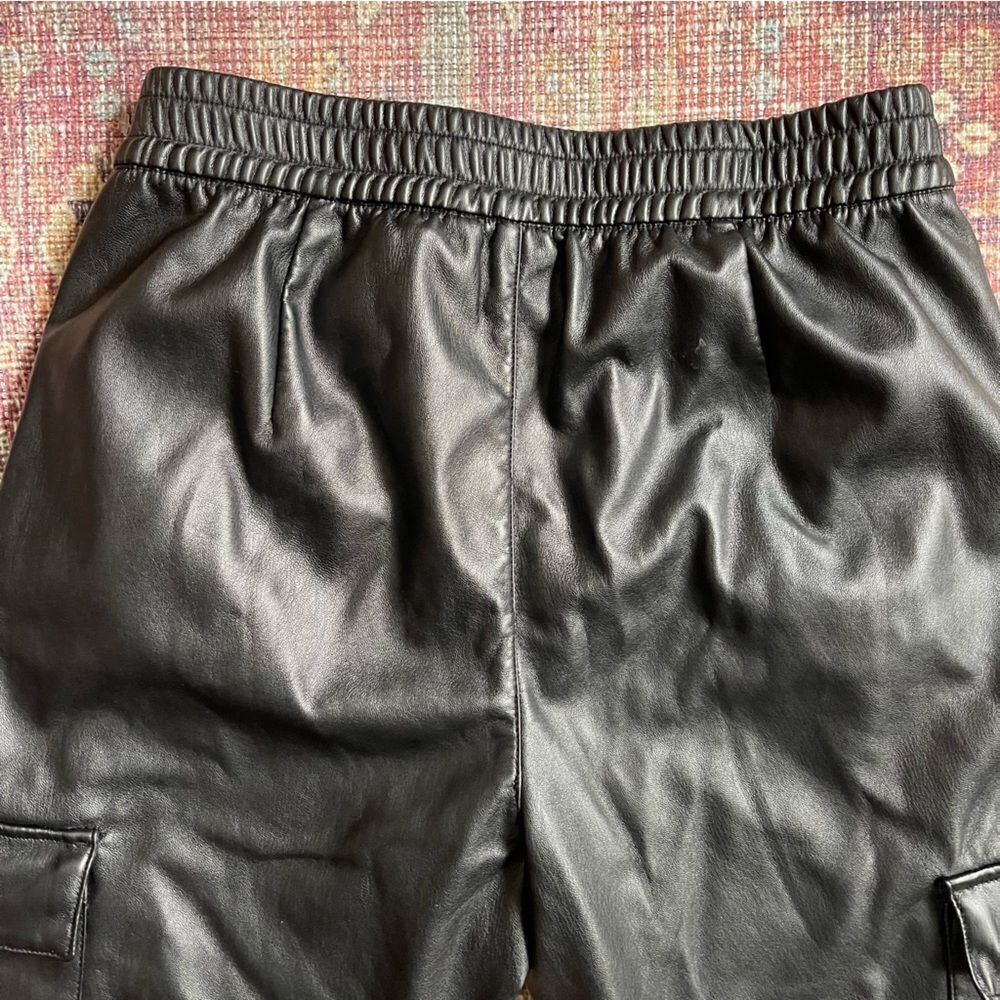 GAP women’s small faux leather Black Cargo cropped pants - Picture 9 of 9